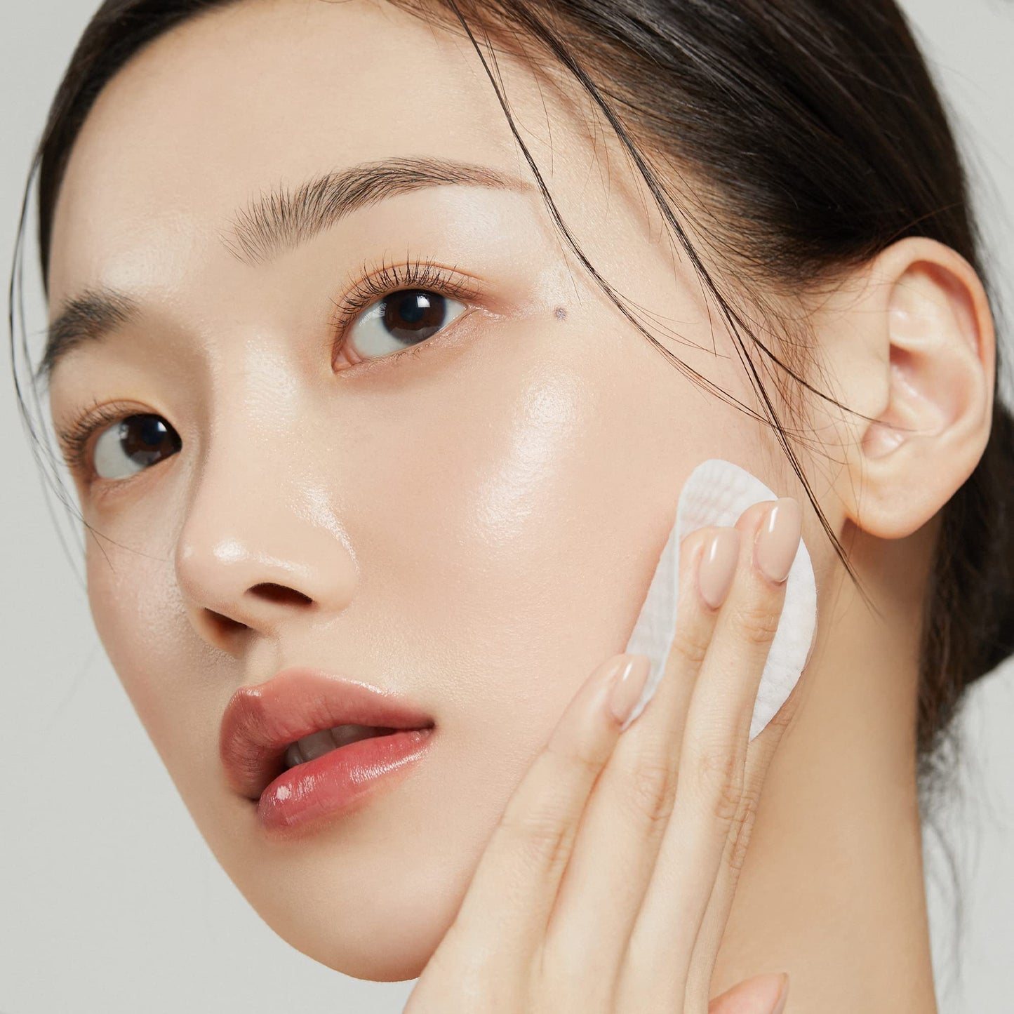medicube daily toner pads tailored to skin condition: Zero Pore Pads 2.0 (2ea) and Zero Pore Pads Mild 2.0 (1ea)