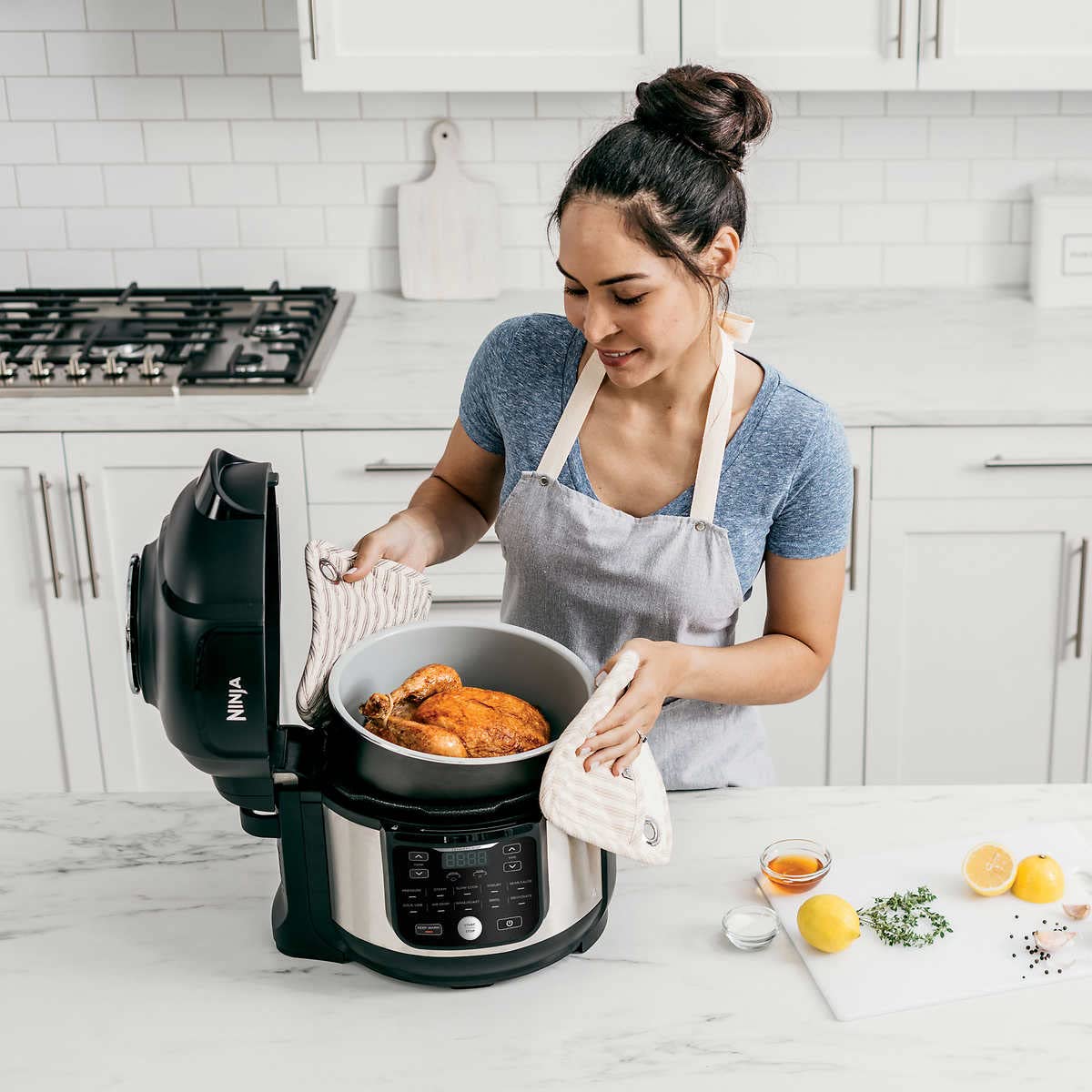 Ninja OS301/FD305CO Foodi 10-in-1 Pressure Cooker and Air Fryer with Nesting Broil Rack, 6.5-Quart Capacity, and a Stainless Finish (Renewed)