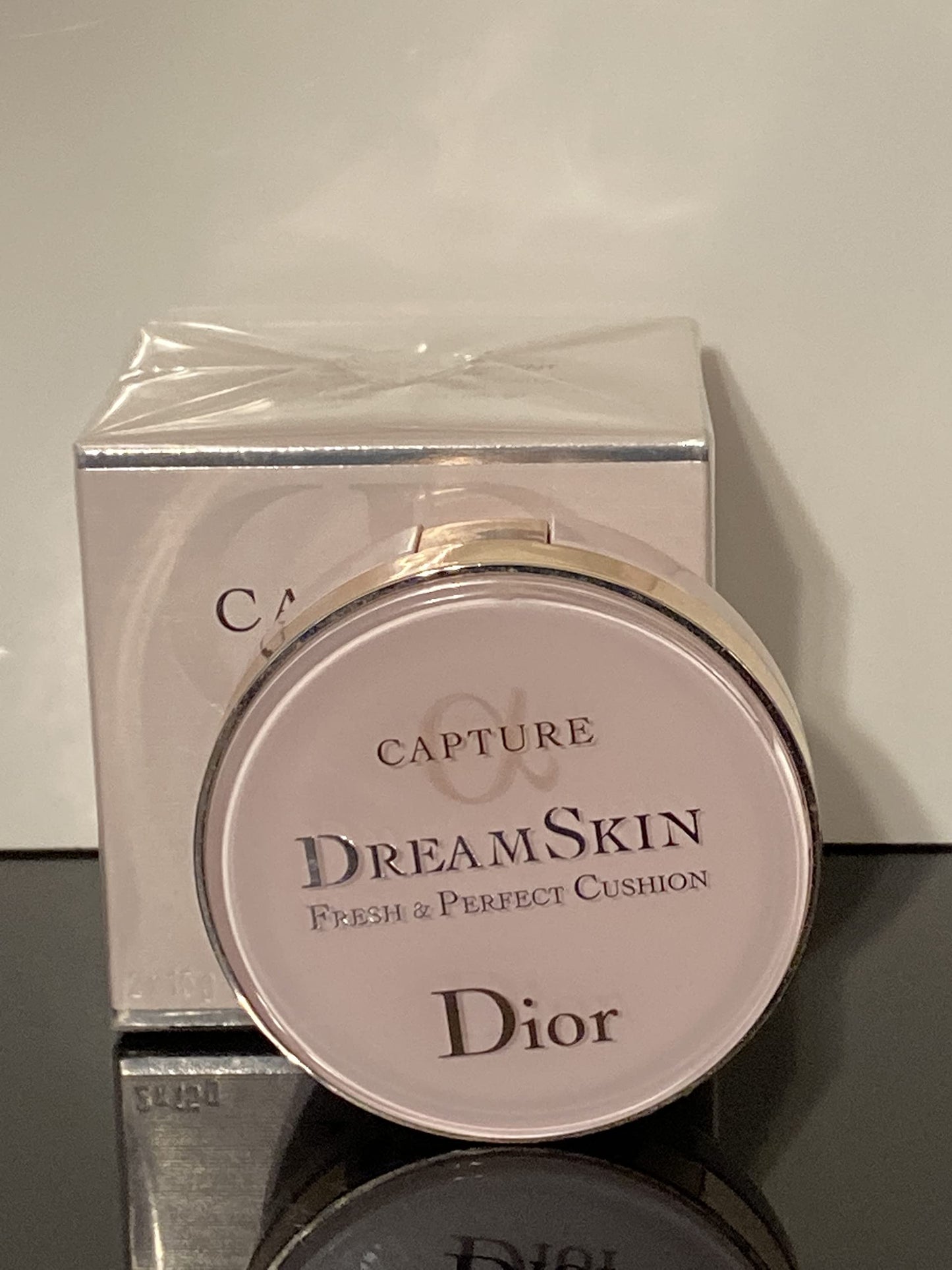 Dior Capture TOTALE DREAMSKIN Perfect Skin Cushion # 020 Full Set (2 Cushion + 1 CASE)