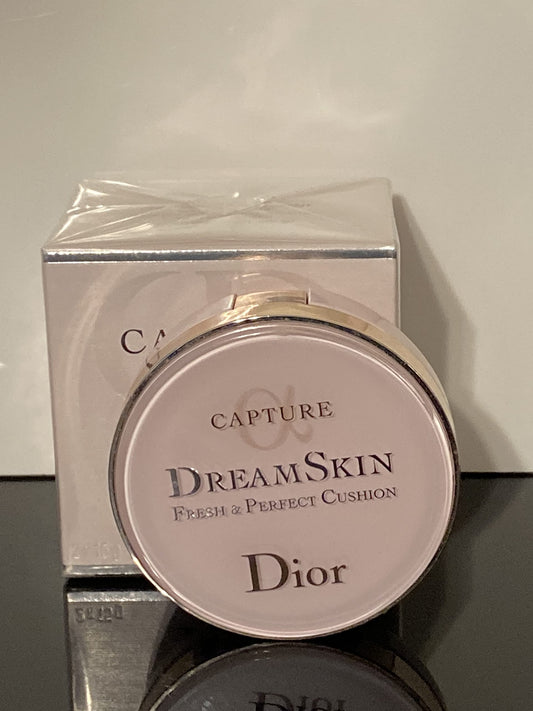 Dior Capture TOTALE DREAMSKIN Perfect Skin Cushion # 020 Full Set (2 Cushion + 1 CASE)